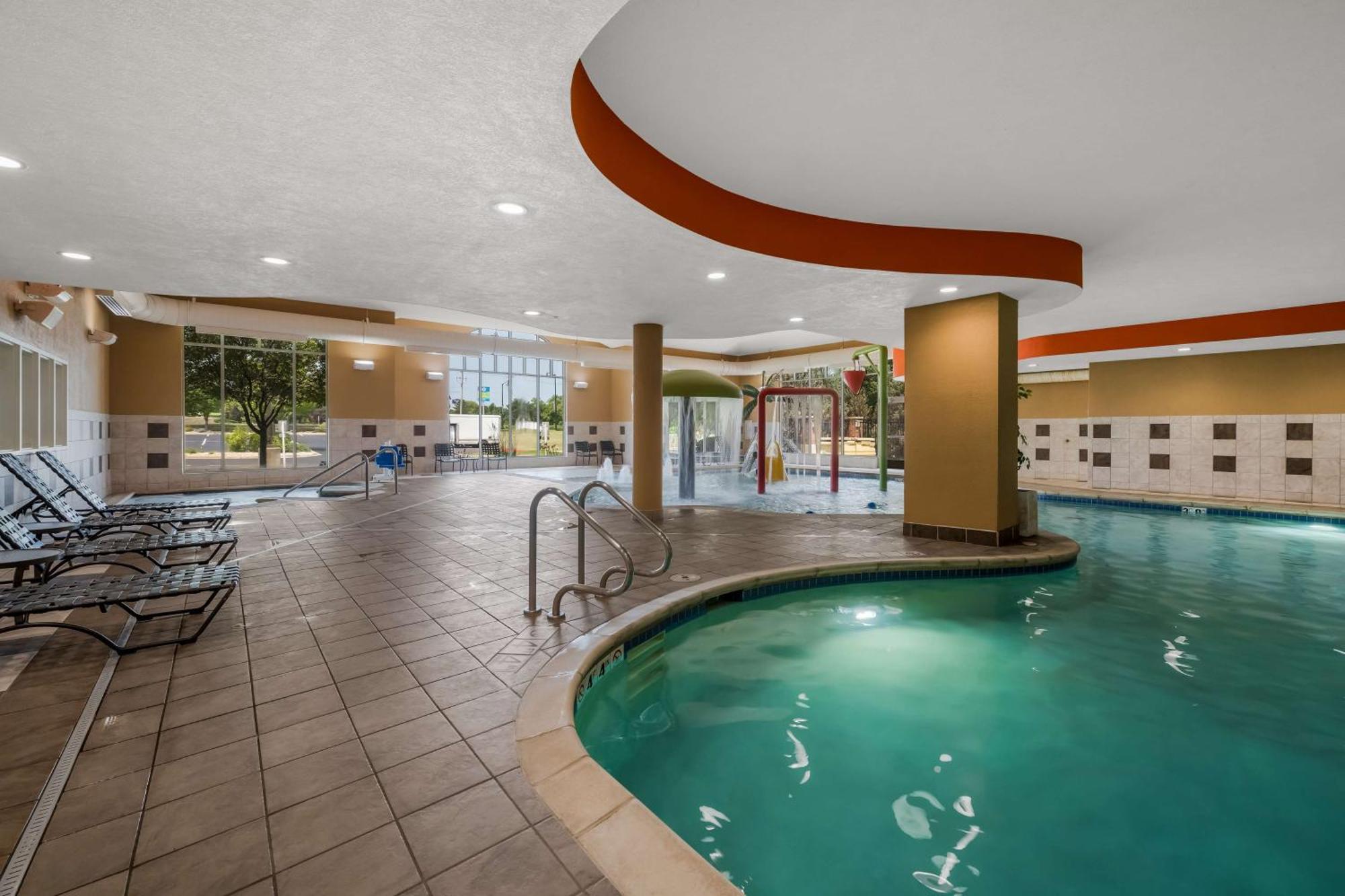 Hilton Garden Inn Rockford Exterior photo